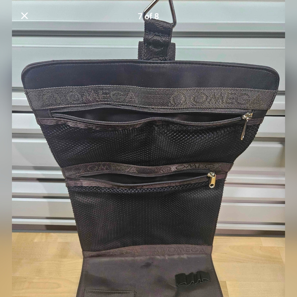 Omega toiletry bag/ travel pouch. Extendeble and has a hanging hook. Vintage - Picture 6 of 7